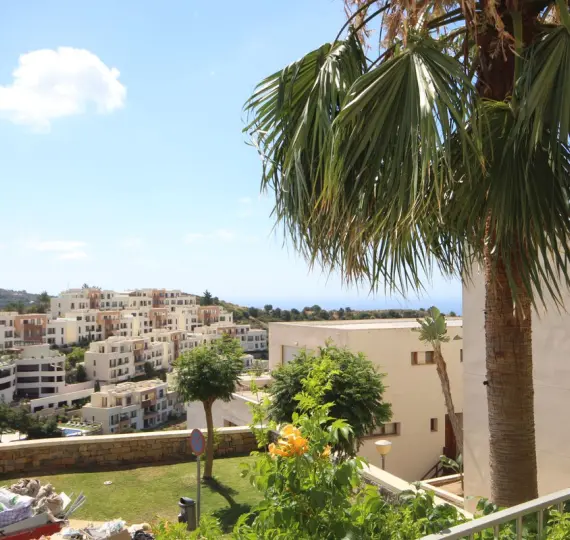 Продажа апартаментов на первом этаже в Los Monteros