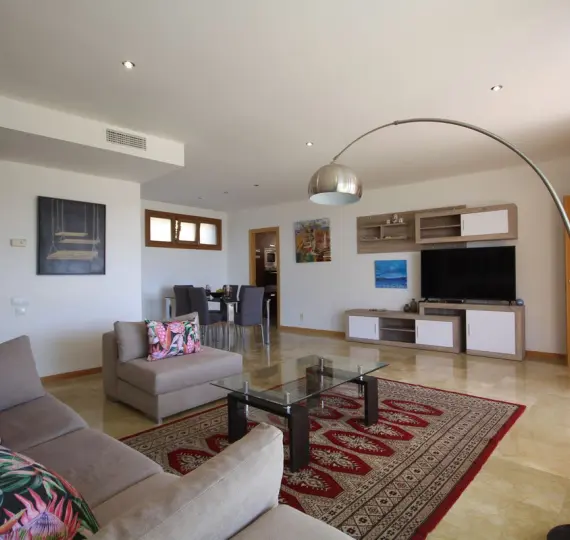 Продажа апартаментов на первом этаже в Los Monteros