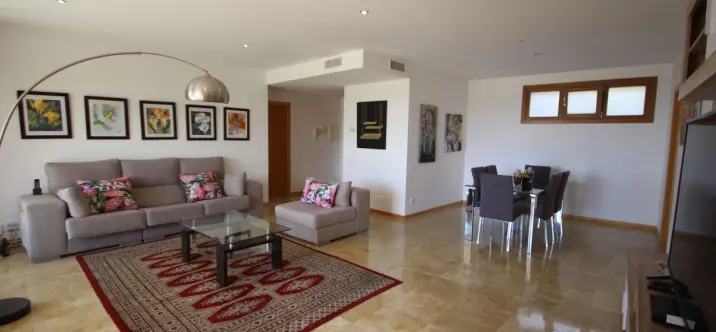 Продажа апартаментов на первом этаже в Los Monteros 4