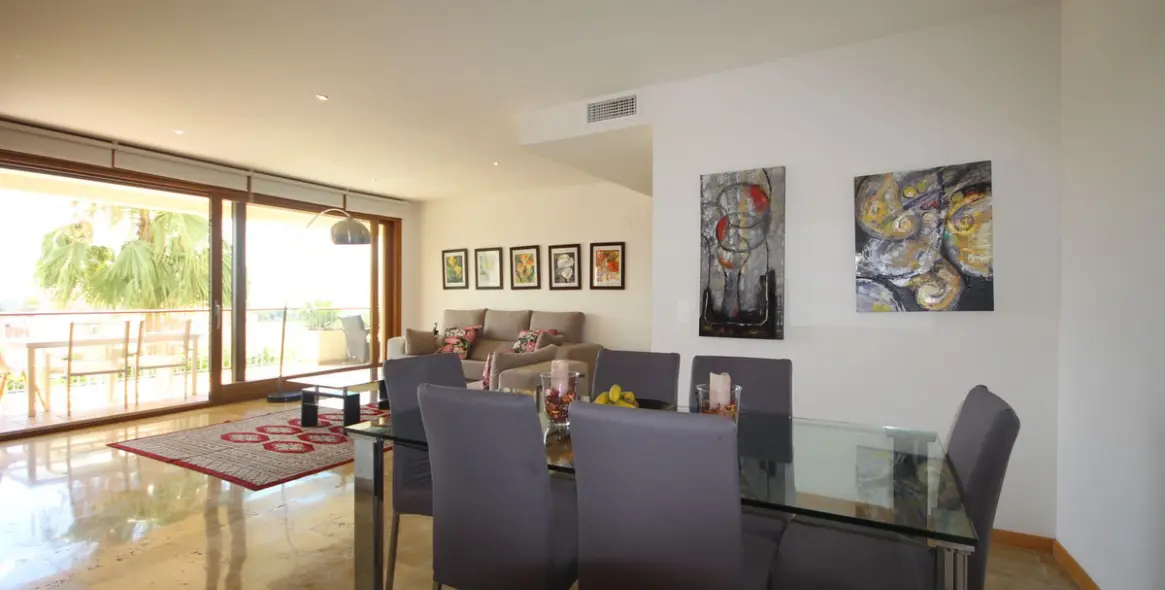 Продажа апартаментов на первом этаже в Los Monteros 9