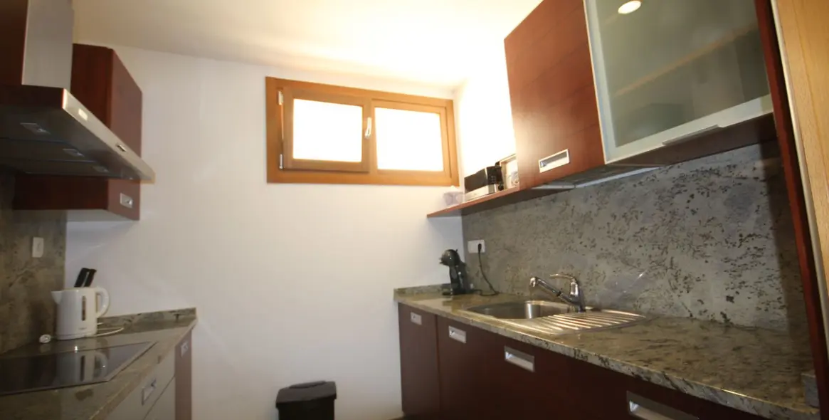 Продажа апартаментов на первом этаже в Los Monteros 10