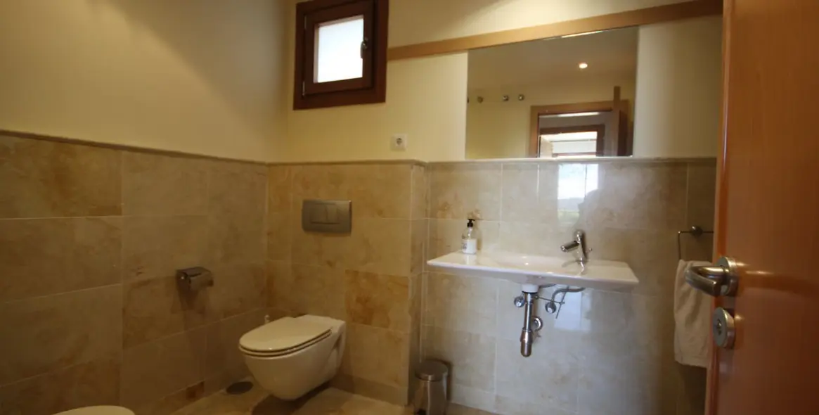 Продажа апартаментов на первом этаже в Los Monteros 11