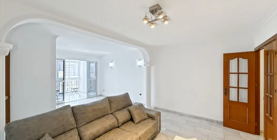 Sale of middle floor apartment in Los Tilos 7