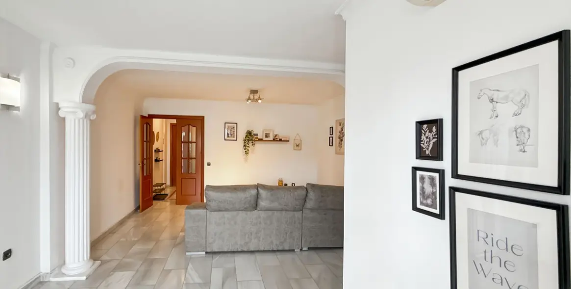 Sale of middle floor apartment in Los Tilos 8