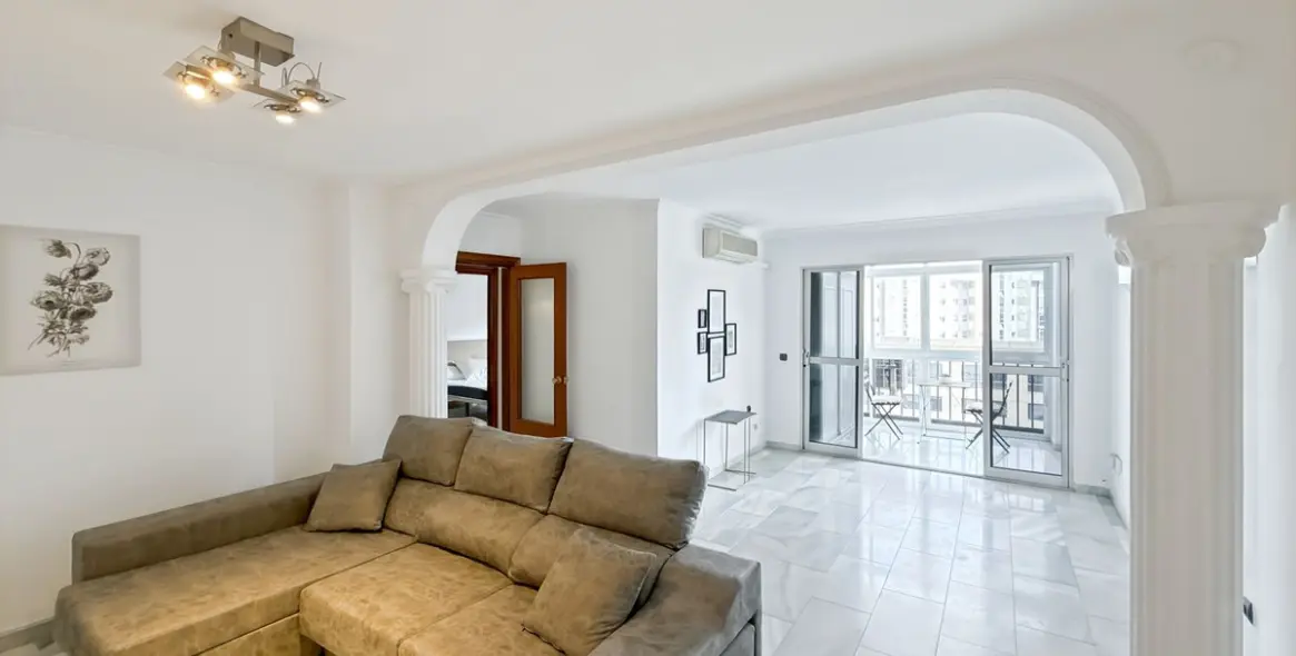 Sale of middle floor apartment in Los Tilos 9