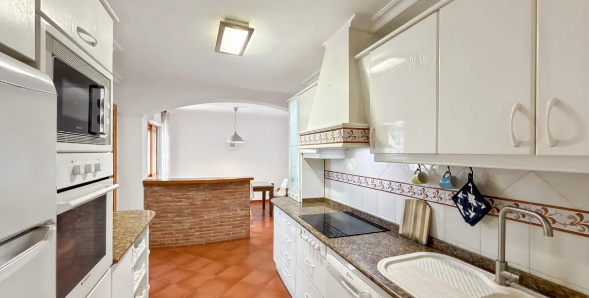 Sale of middle floor apartment in Los Tilos 15