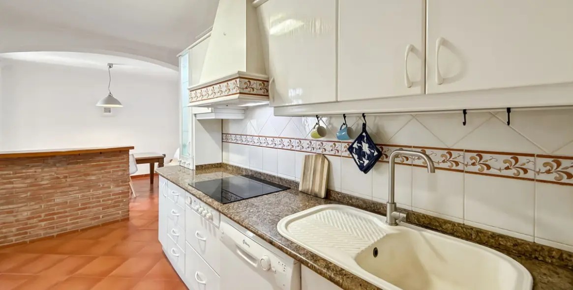 Sale of middle floor apartment in Los Tilos 16