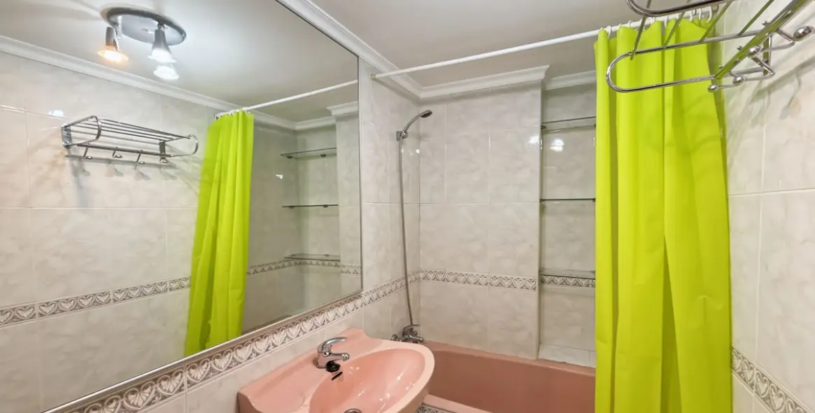 Продажа апартаментов на среднем этаже в Los Tilos 44