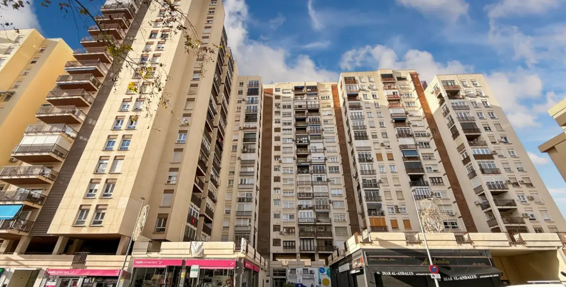 Продажа апартаментов на среднем этаже в Los Tilos 52