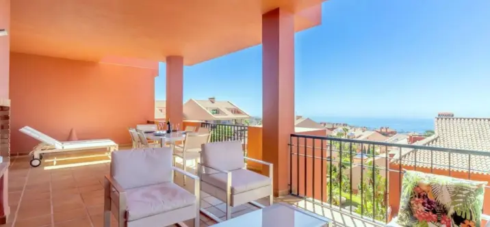 Продажа апартаментов на среднем этаже в Calahonda 1