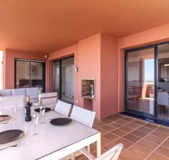 Продажа апартаментов на среднем этаже в Calahonda