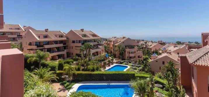 Продажа апартаментов на среднем этаже в Calahonda 3