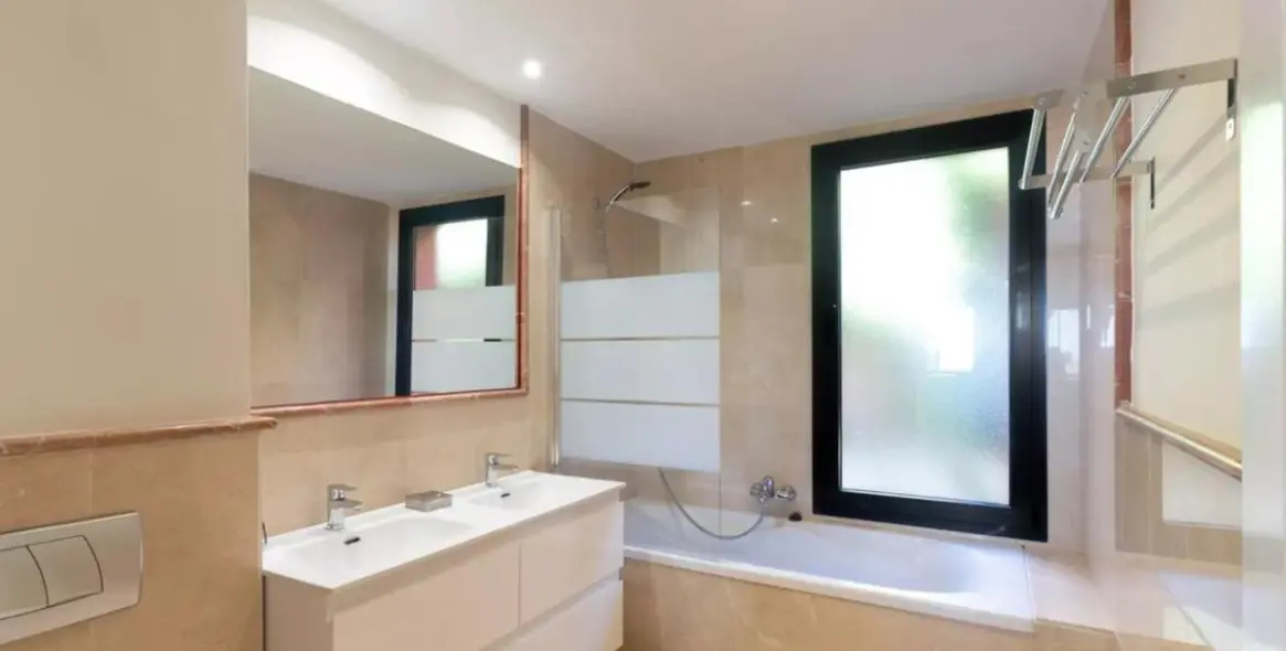 Продажа апартаментов на среднем этаже в Calahonda 20