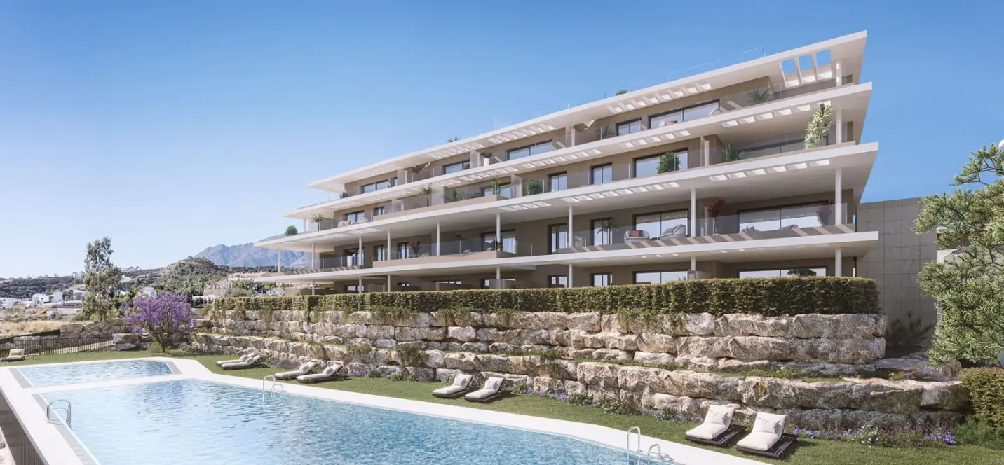 Venta de apartamento en planta media en Estepona 0