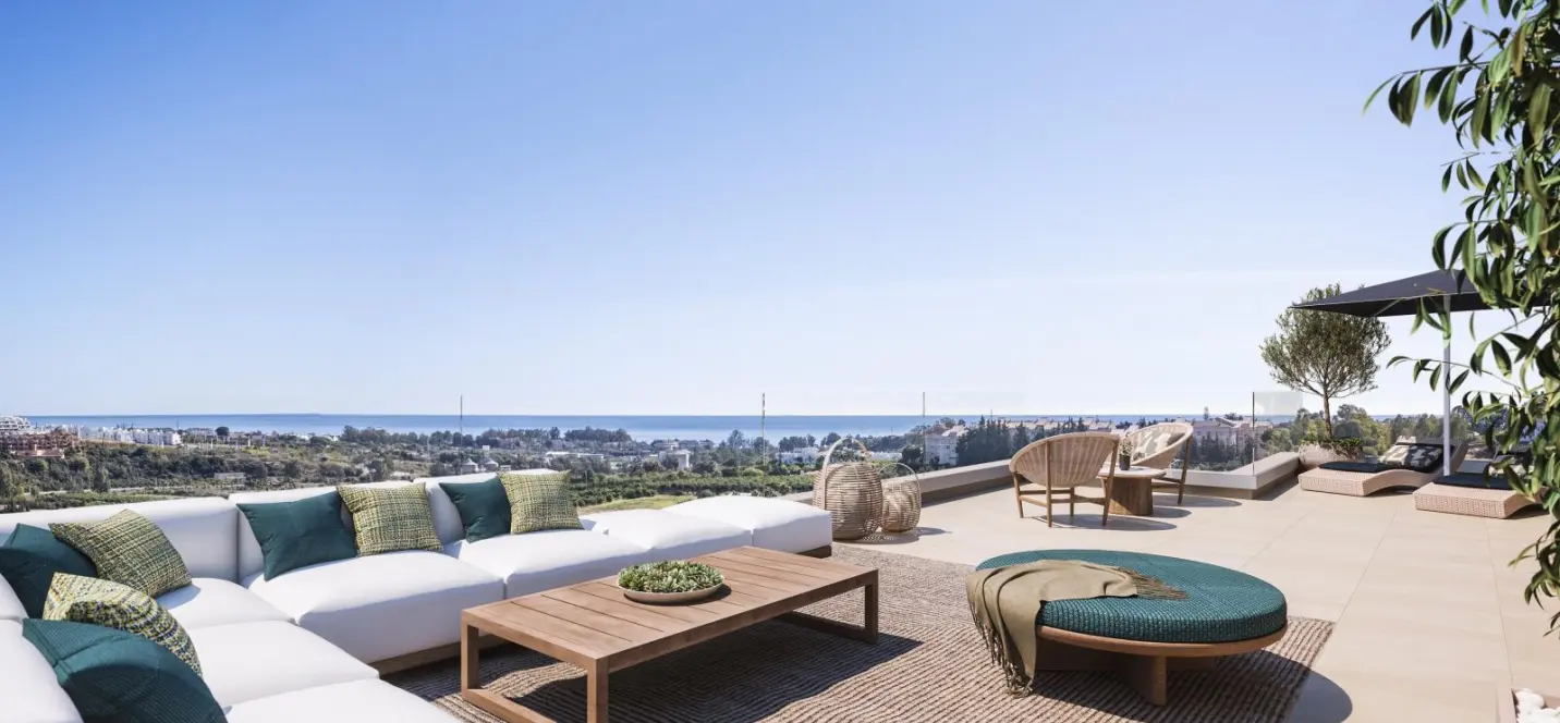 Venta de apartamento en planta media en Estepona 2