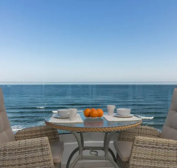 Продажа апартаментов на среднем этаже в Calahonda