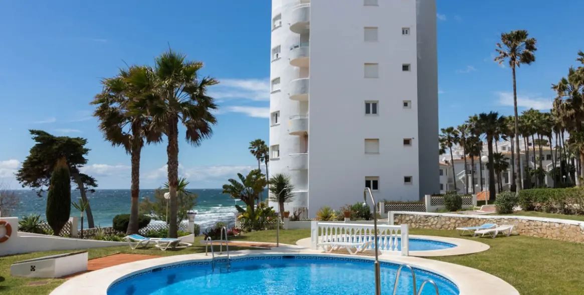 Продажа апартаментов на среднем этаже в Calahonda 2