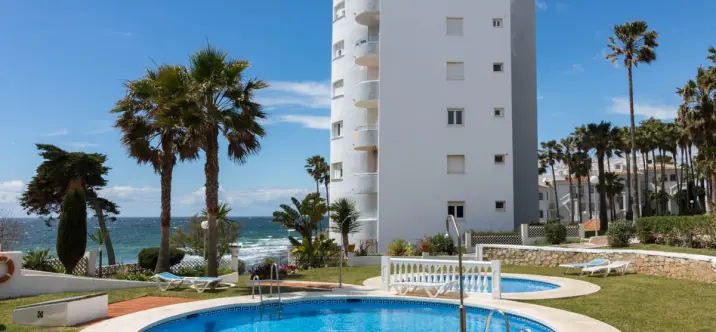 Продажа апартаментов на среднем этаже в Calahonda 1