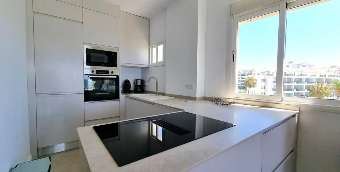 Продажа апартаментов на среднем этаже в Calahonda 3