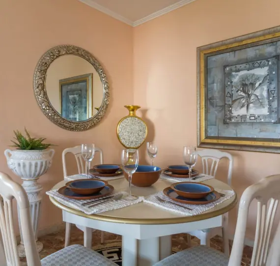 Продажа апартаментов на среднем этаже в Calahonda