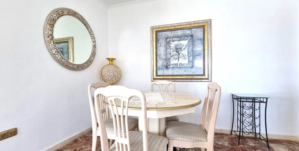 Продажа апартаментов на среднем этаже в Calahonda 7