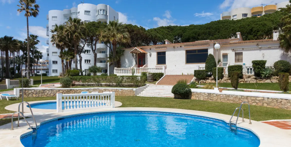 Продажа апартаментов на среднем этаже в Calahonda 12