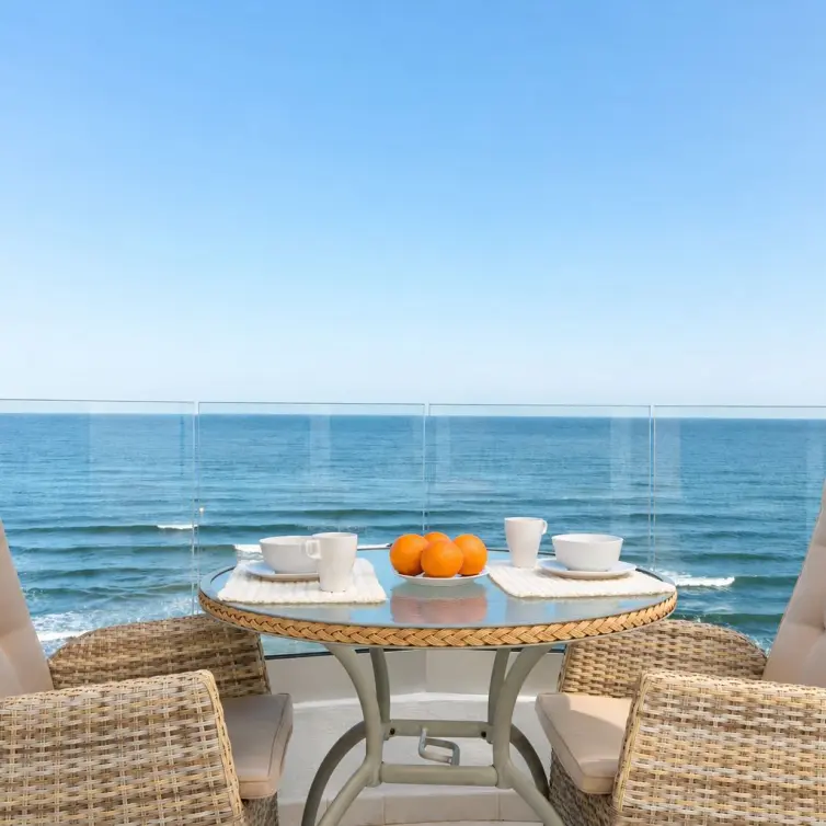 Sale of middle floor apartment in Calahonda