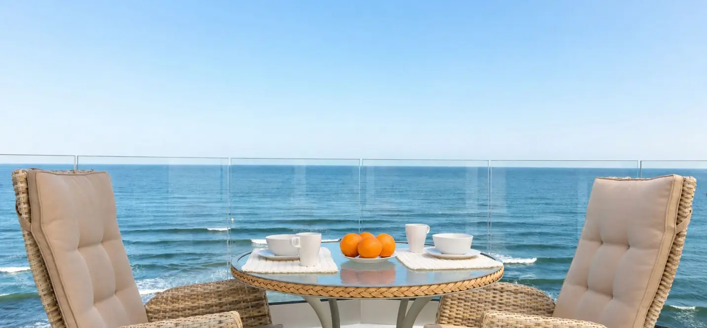 Sale of middle floor apartment in Calahonda 0