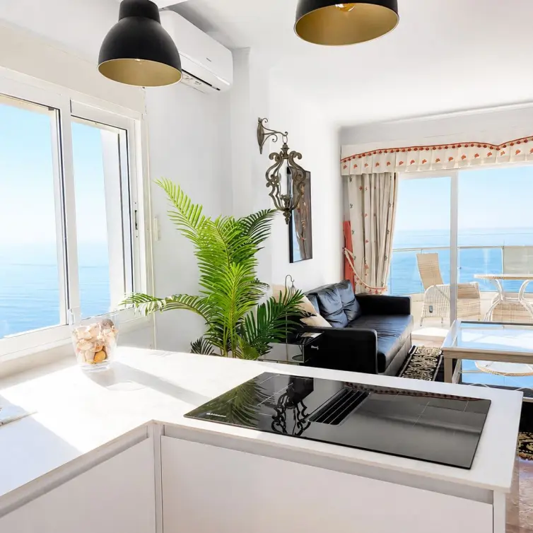 Sale of middle floor apartment in Calahonda