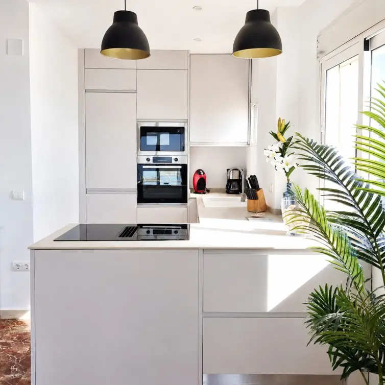 Sale of middle floor apartment in Calahonda