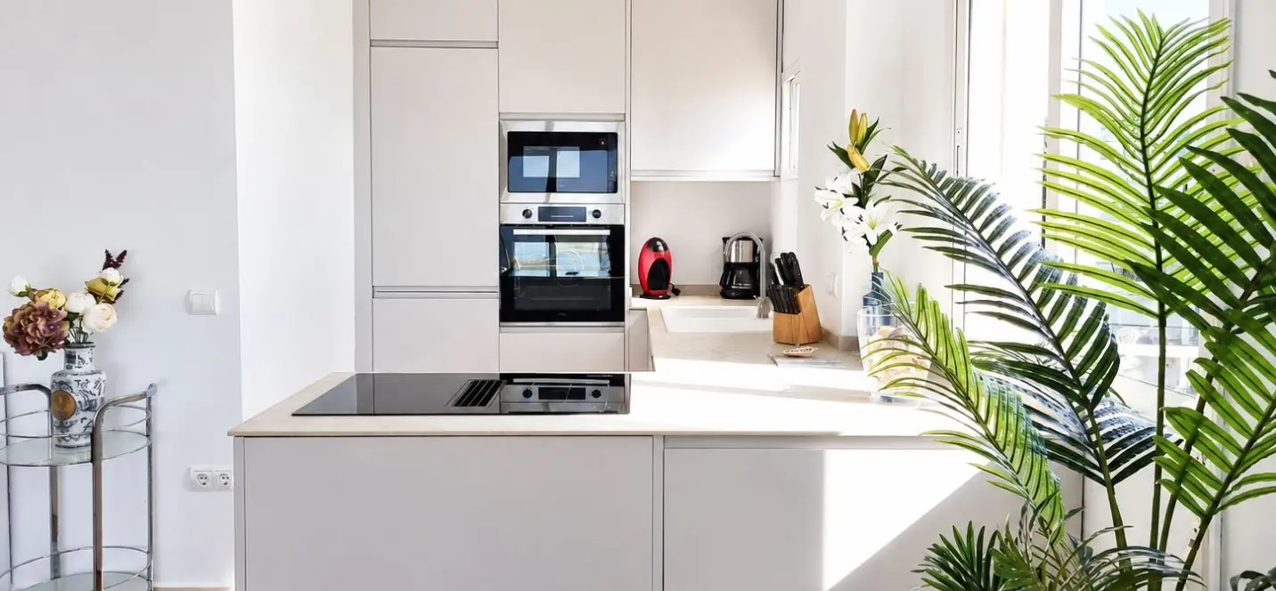 Sale of middle floor apartment in Calahonda 2