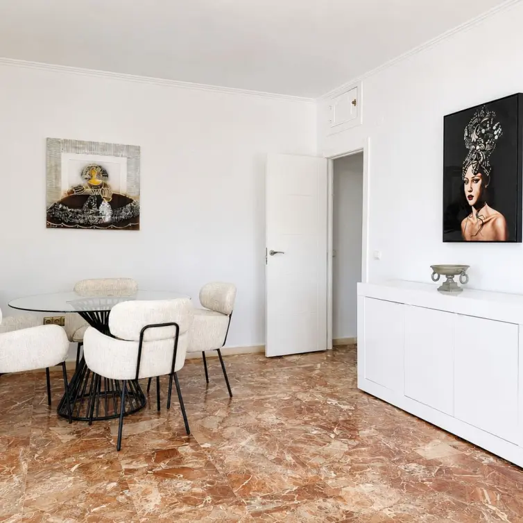 Sale of middle floor apartment in Calahonda