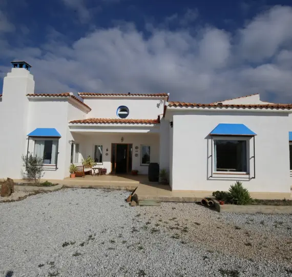 Sale of detached villa in Alcaucín