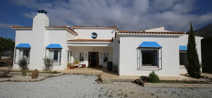 Sale of detached villa in Alcaucín 1