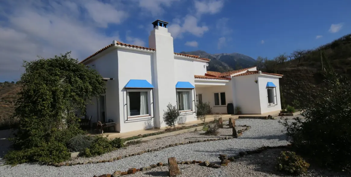 Sale of detached villa in Alcaucín 3