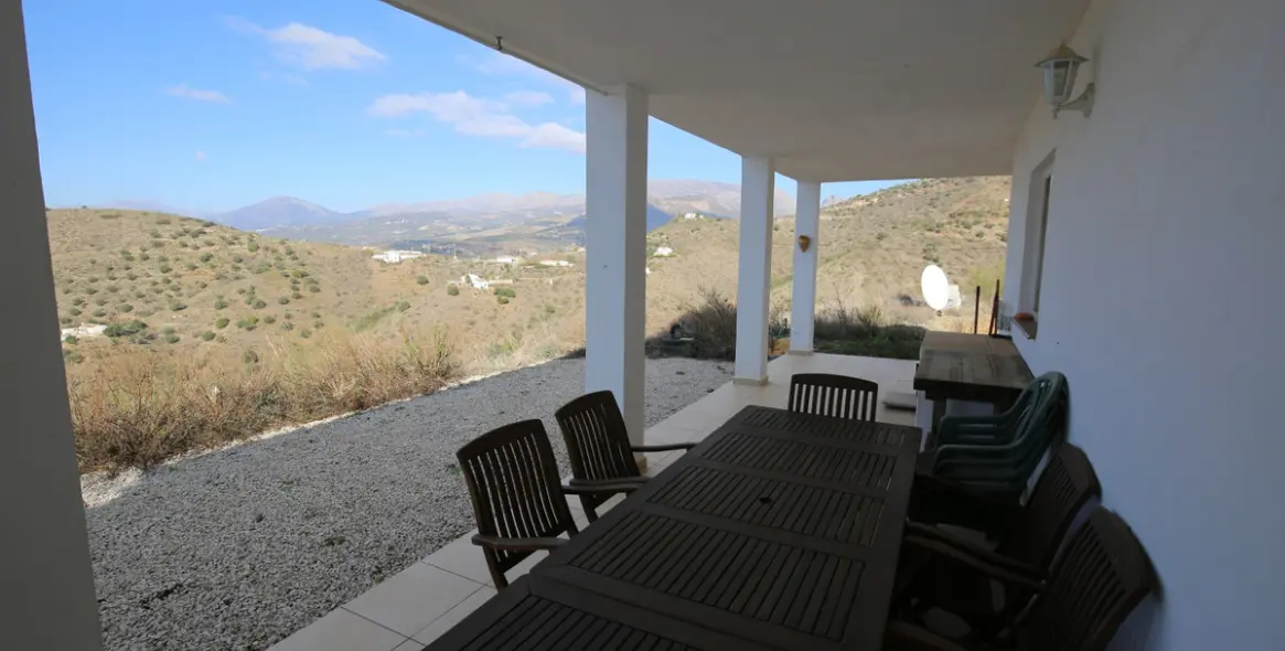 Sale of detached villa in Alcaucín 13