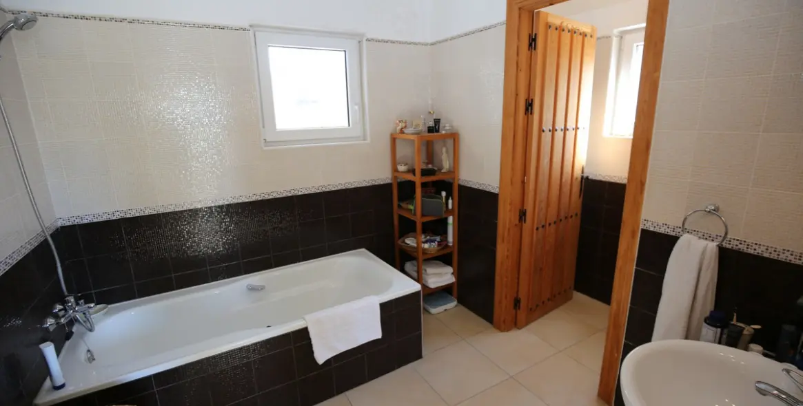 Sale of detached villa in Alcaucín 23