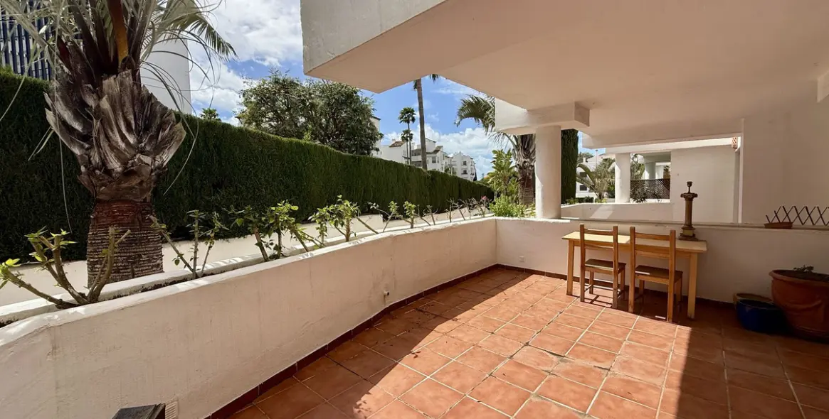 Sale of ground floor apartment in Cancelada 1