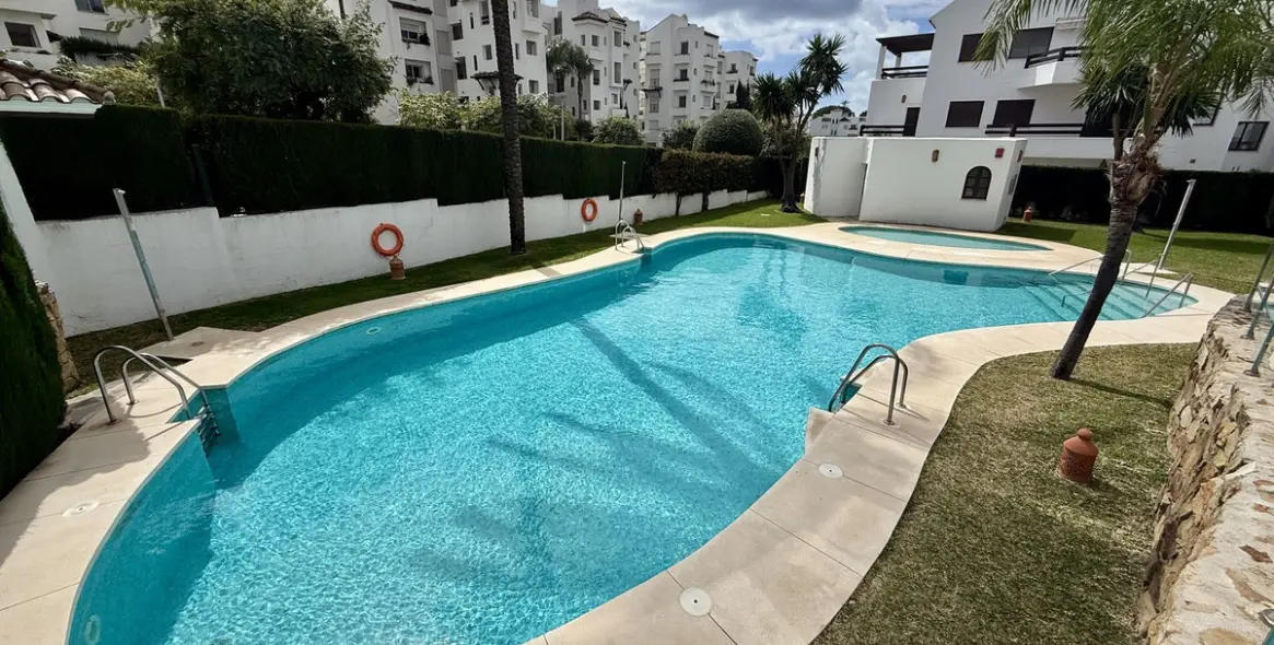 Sale of ground floor apartment in Cancelada 2