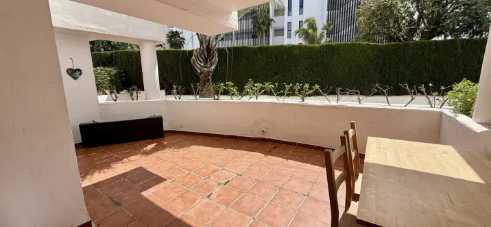 Sale of ground floor apartment in Cancelada 4