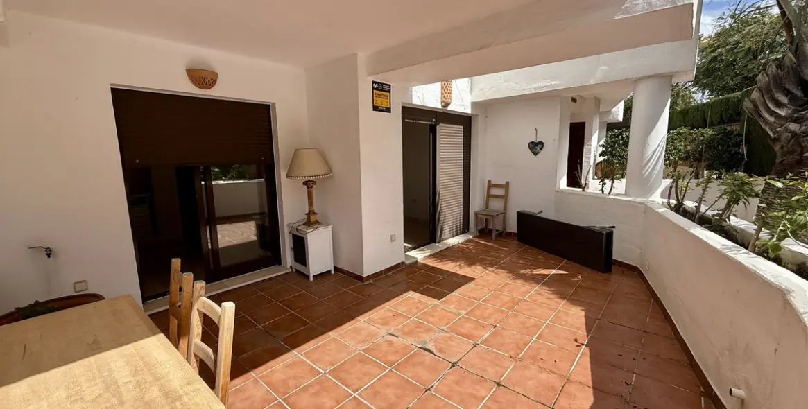 Sale of ground floor apartment in Cancelada 6