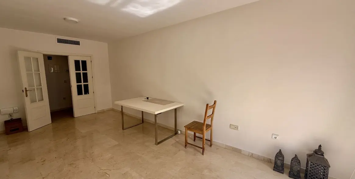Sale of ground floor apartment in Cancelada 8
