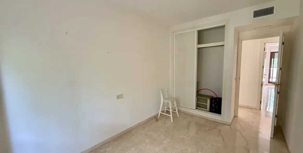 Sale of ground floor apartment in Cancelada 12