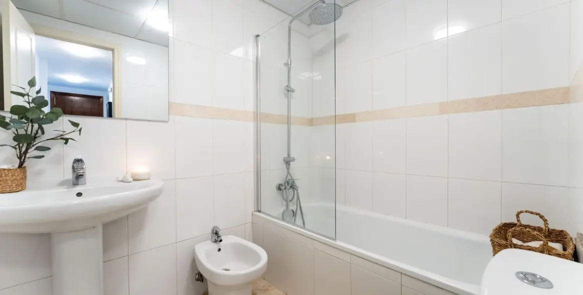 Sale of ground floor apartment in Cancelada 35