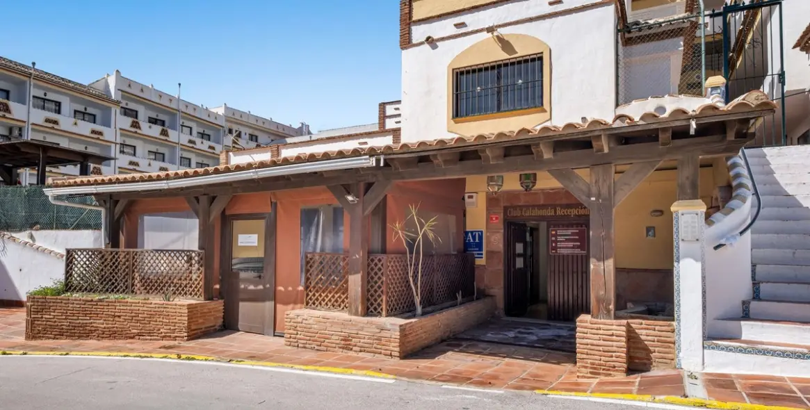 Sale of commercial premises in Calahonda 1