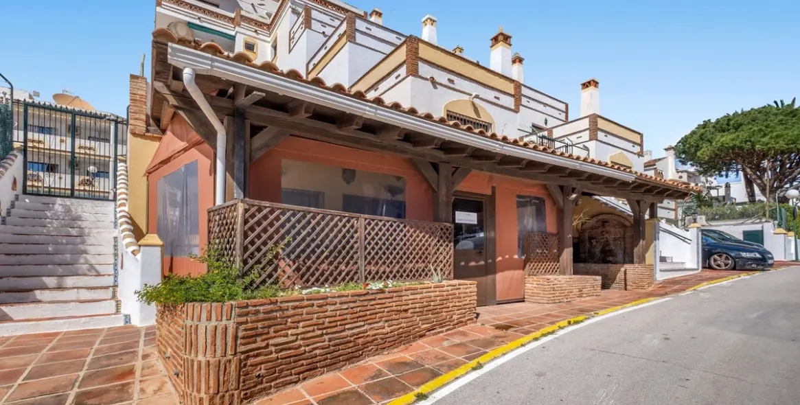 Sale of commercial premises in Calahonda 2