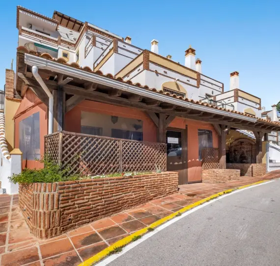 Venta de local comercial en Calahonda