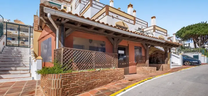 Venta de local comercial en Calahonda 1