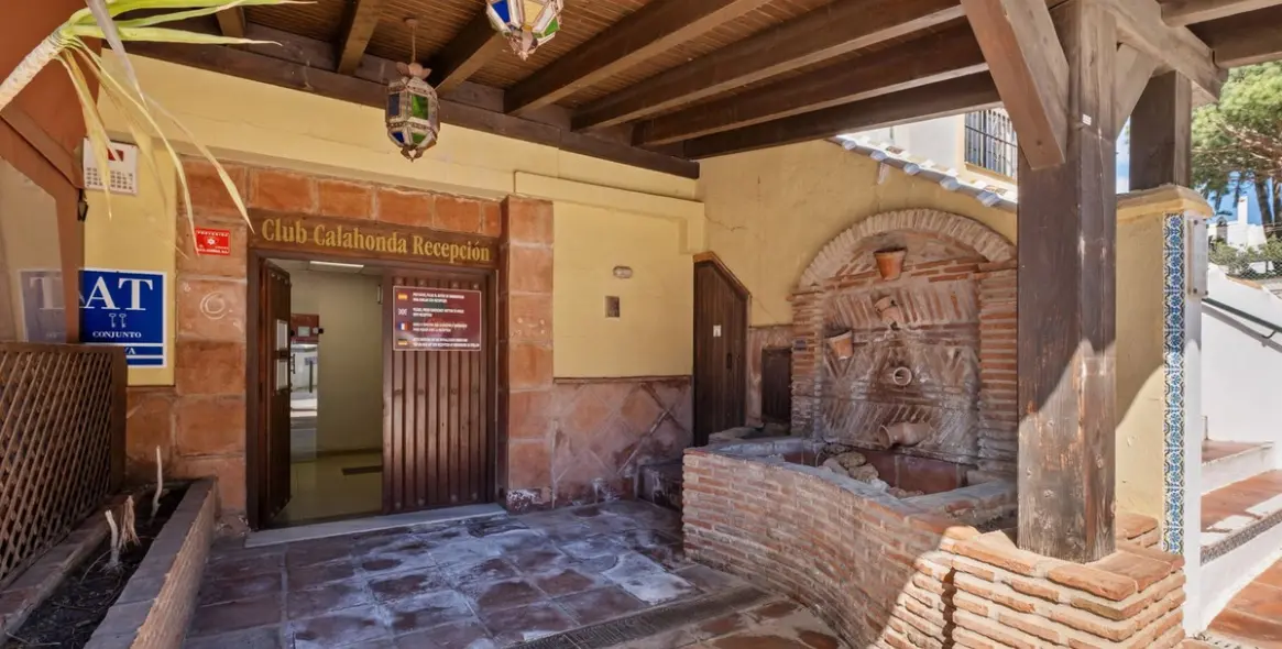 Sale of commercial premises in Calahonda 3