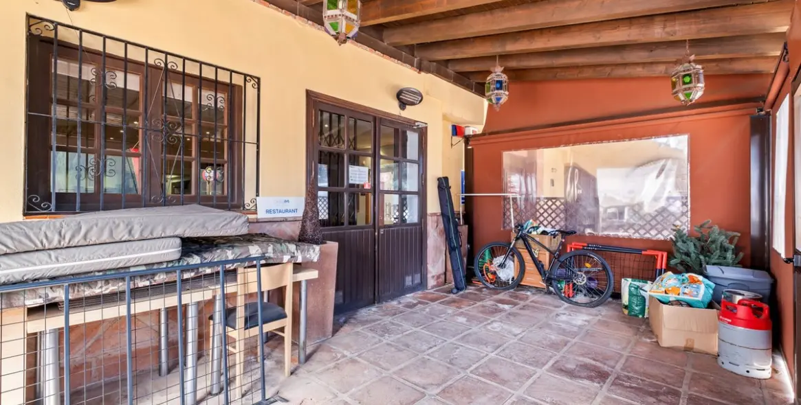 Sale of commercial premises in Calahonda 4